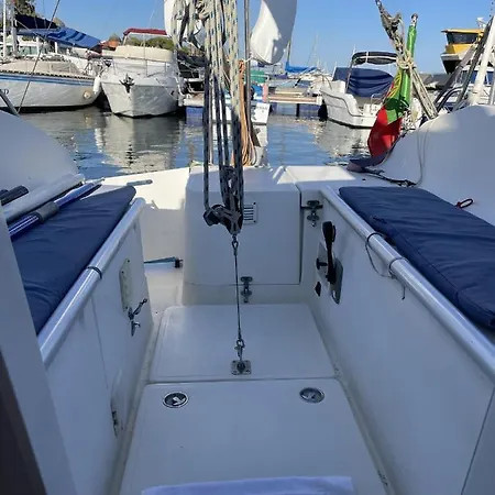 Veleiro Senhora Brava Hotel en barco Olhão